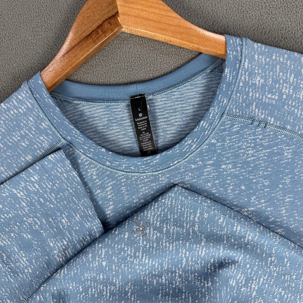 Lululemon Shirt Mens Large Utility Blue Metal Vent Tech Performance Gym Lounge